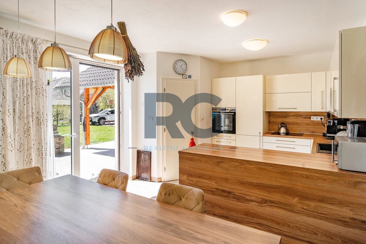 Фото 2 - Продаж будинку · Сімейний будинок · 491 m² · 5 кімнат