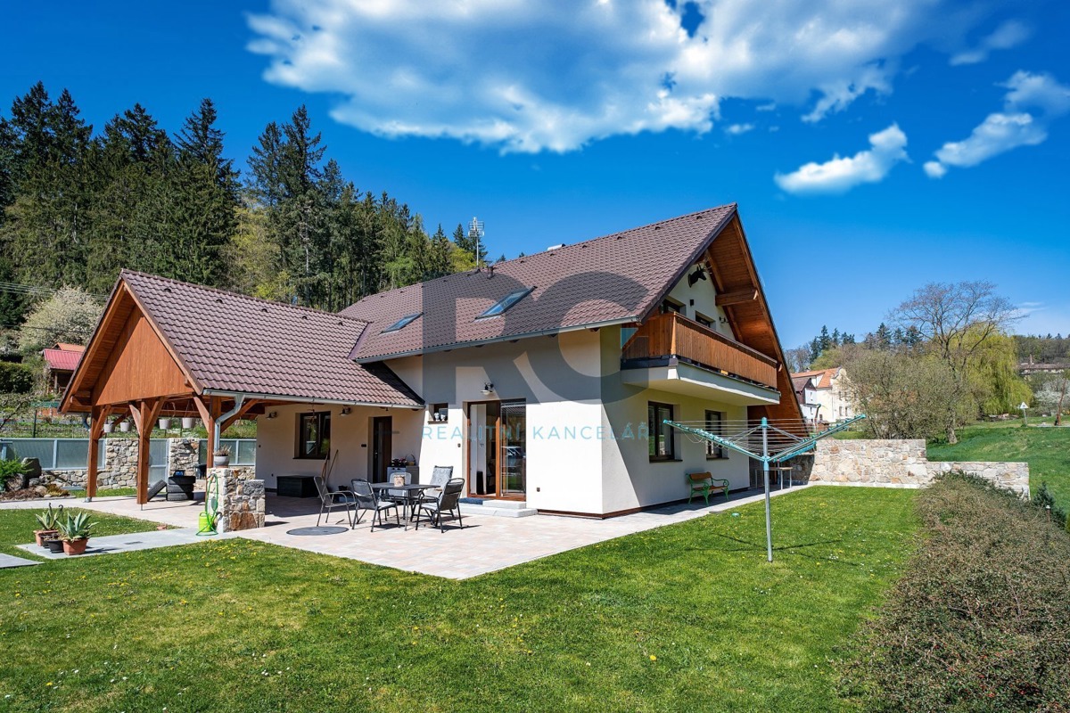 Фото 1 - Продаж будинку · Сімейний будинок · 491 m² · 5 кімнат