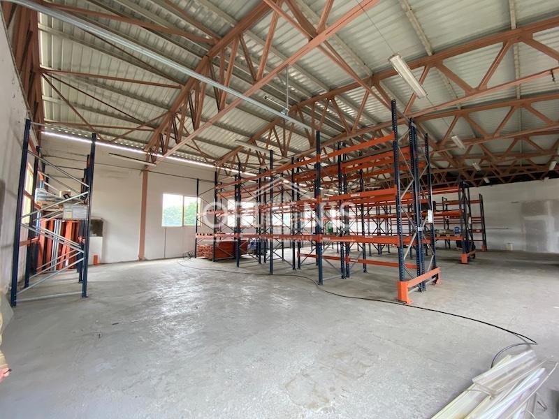 Photo 3 - Commercial property for rent · Warehouse