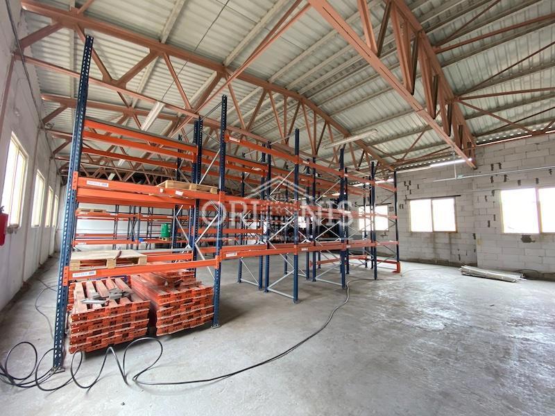 Photo 2 - Commercial property for rent · Warehouse