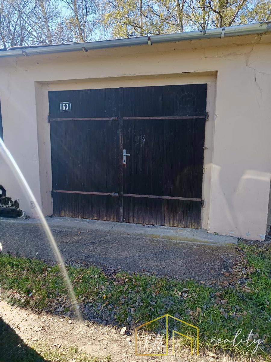 Photo 2 - Garage for sale