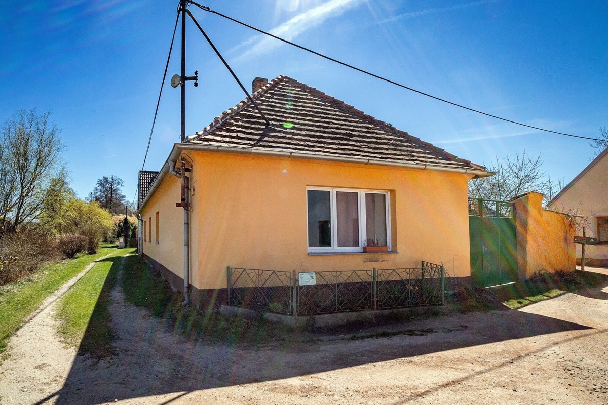 Фото 1 - Продаж будинку · Сімейний будинок · 150 m² · 3 кімнати