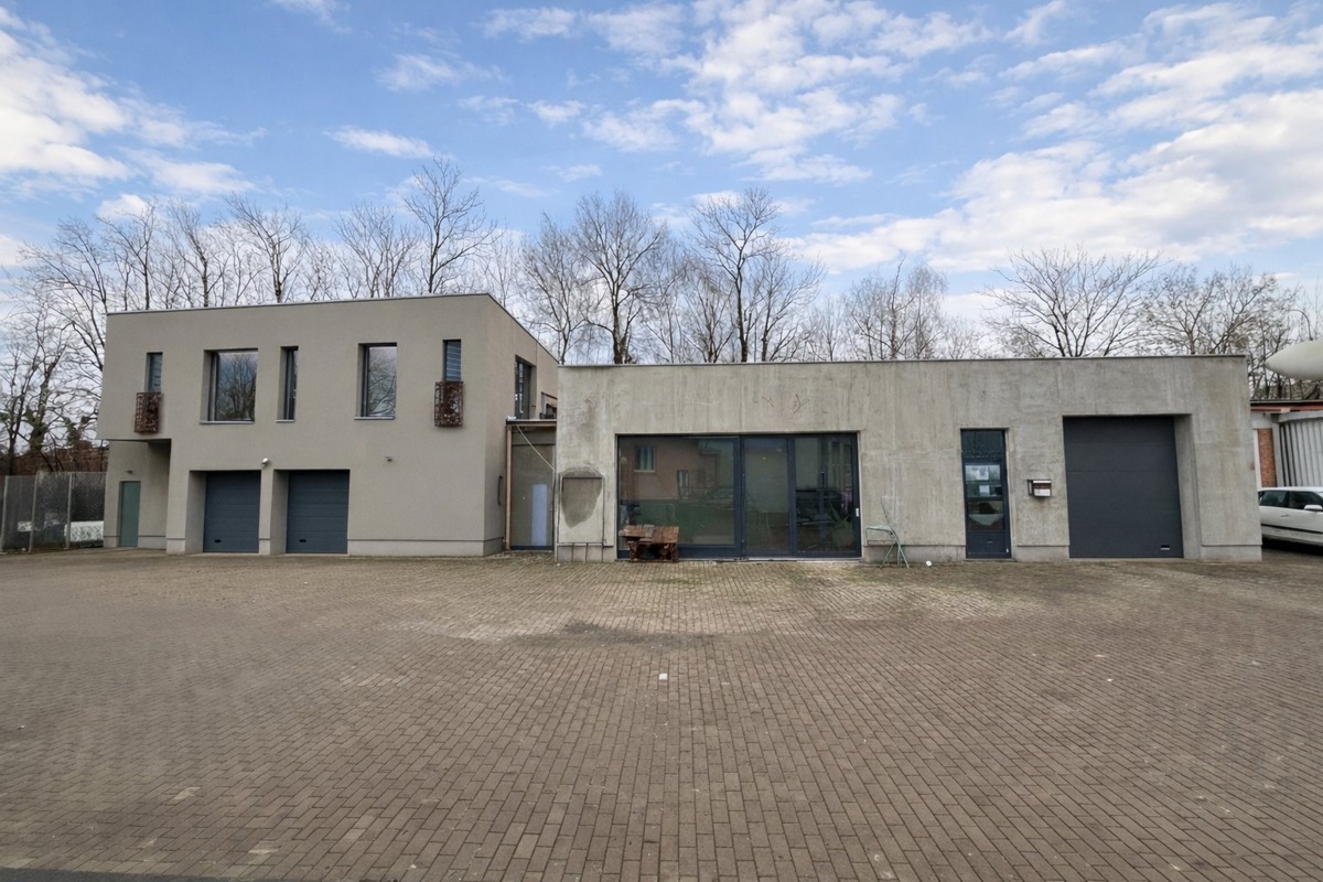 Fotografie 1 - Prodej komerční nemovitosti · Výrobní haly · 379 m²