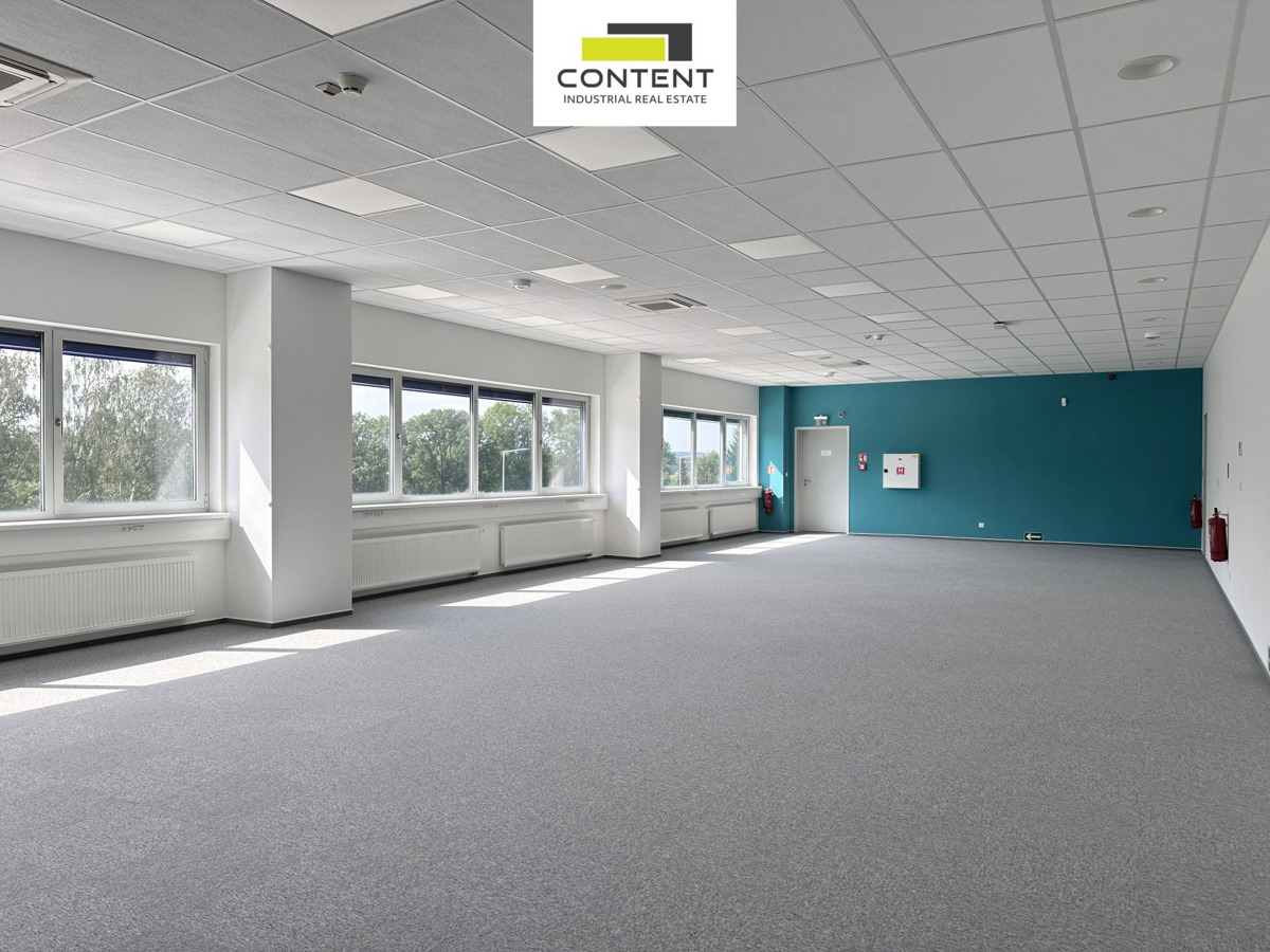 Photo 3 - Commercial property for rent · 46 000 m²