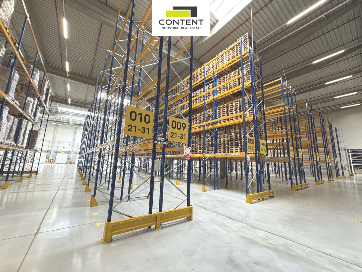 Photo 1 - Commercial property for rent · Warehouse · 10 000 m²