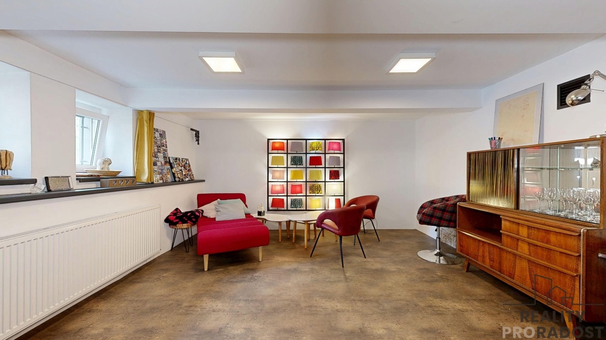 Photo 1 - Commercial property for rent · Office · 197 m²