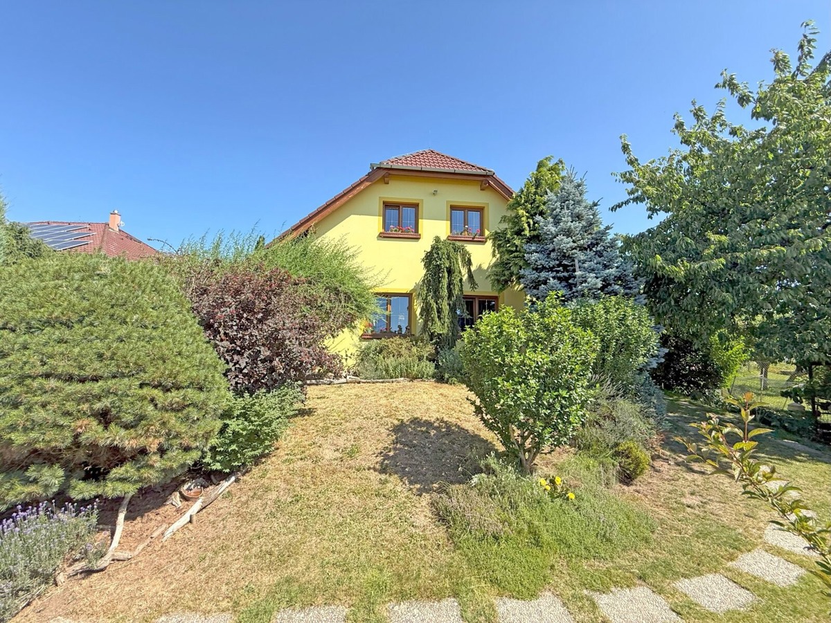 Фото 1 - Продаж будинку · Сімейний будинок · 140 m² · 5 кімнат