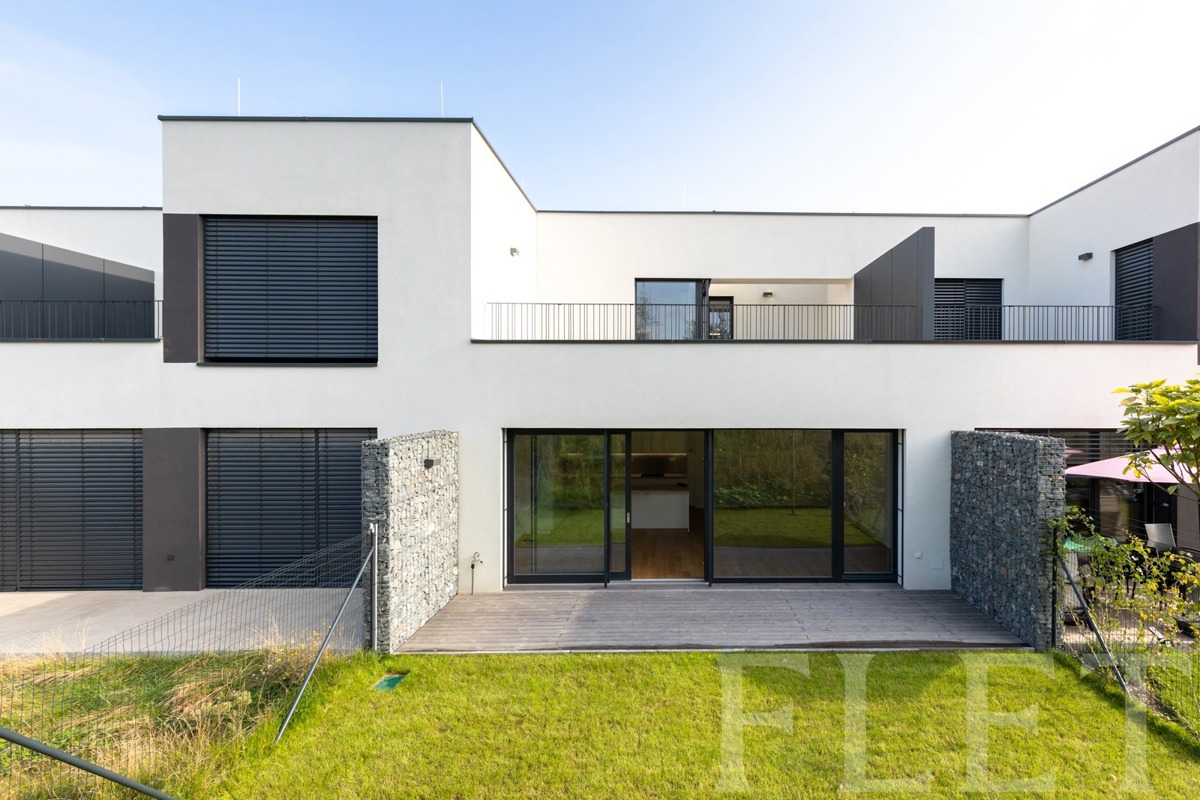 Photo 1 - House for rent · Family house · 217 m² · 5 rooms