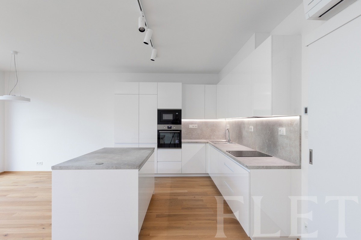 Photo 2 - House for rent · Family house · 217 m² · 5 rooms