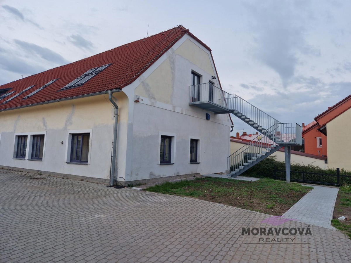 Photo 1 - Apartment for rent · 3+kk · 100 m²