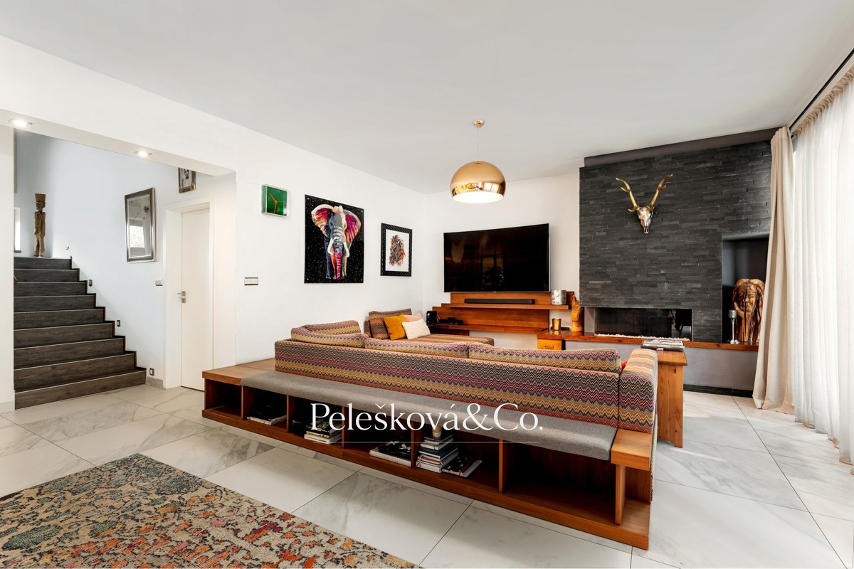 Фото 3 - Продажа дома · Семейный дом · 383 m² · 5 комнат