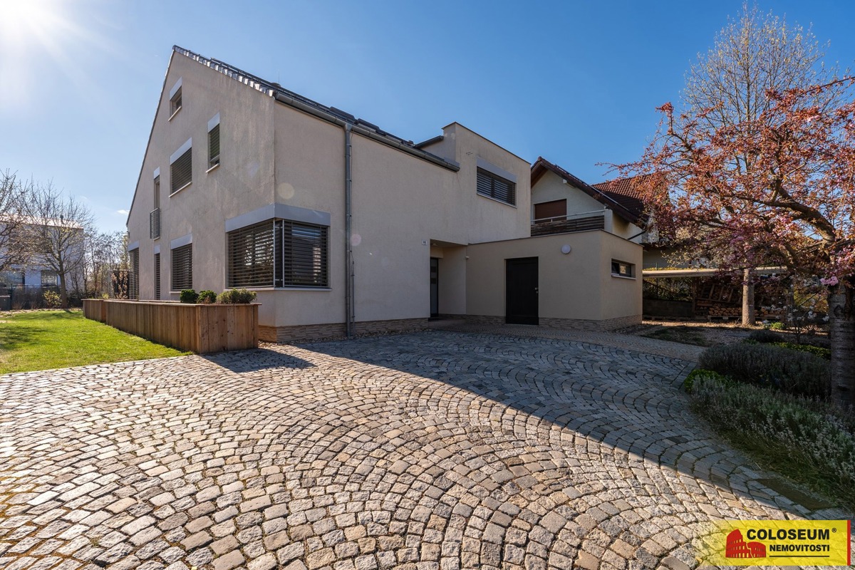 Fotografie 2 - Prodej domu · Rodinný · 287 m² · 5 pokojů
