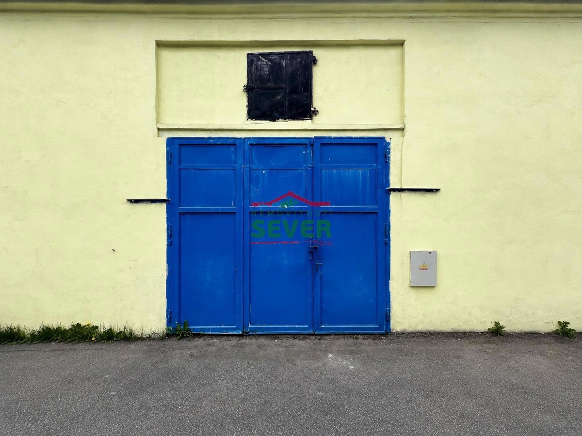 Photo 1 - Commercial property for rent · Car service