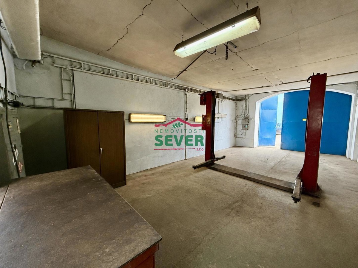 Photo 2 - Commercial property for rent · Car service