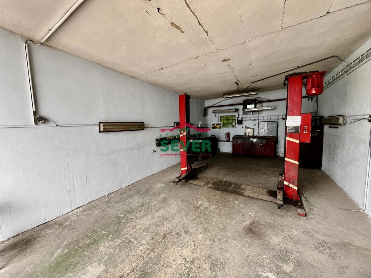 Photo 3 - Commercial property for rent · Car service