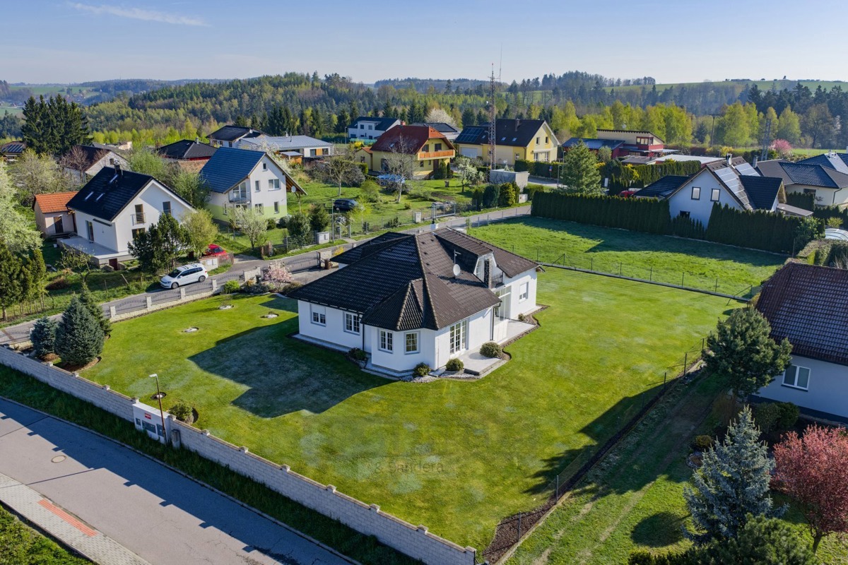 Фото 1 - Продажа дома · Семейный дом · 397 m² · 5 комнат