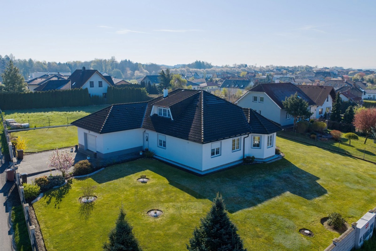 Фото 2 - Продажа дома · Семейный дом · 397 m² · 5 комнат