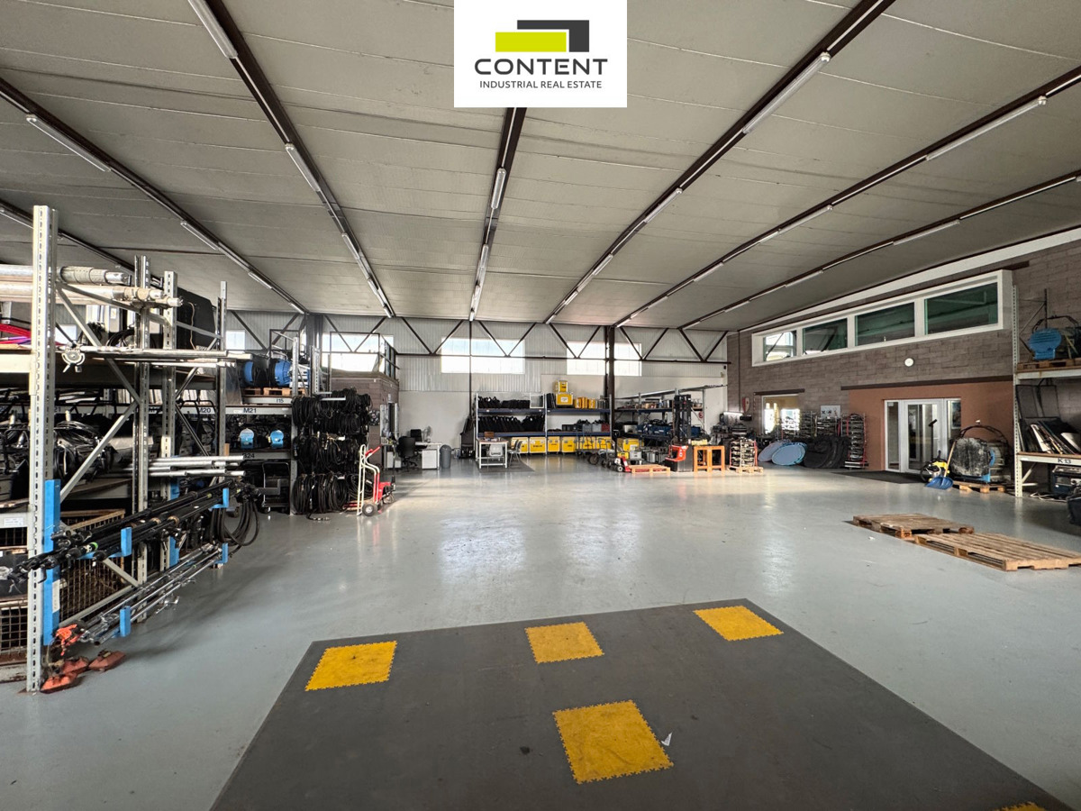 Fotografie 2 - Prodej komerční nemovitosti · Sklad · 1 598 m²