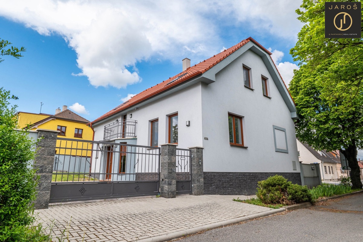 Fotografie 1 - Prodej domu · Rodinný · 209 m² · 5 pokojů