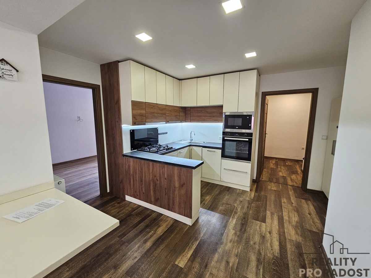 Hình ảnh 1 - Căn hộ cho thuê · 3+kk · 72 m²