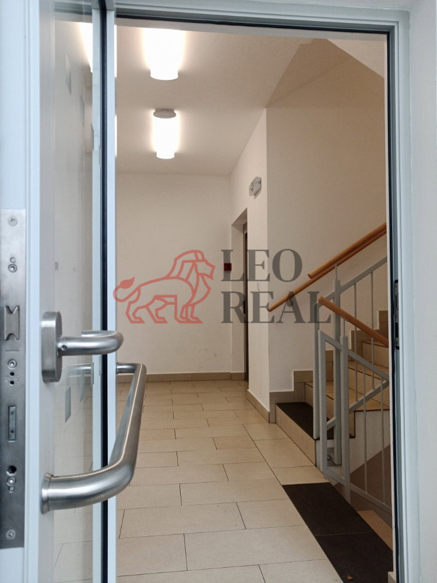 Photo 2 - Commercial property for rent · Warehouse · 4 m²