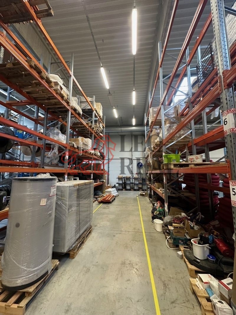 Photo 2 - Commercial property for rent · Warehouse · 107 m²