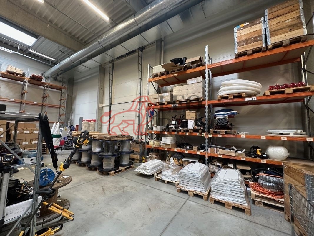 Photo 3 - Commercial property for rent · Warehouse · 107 m²