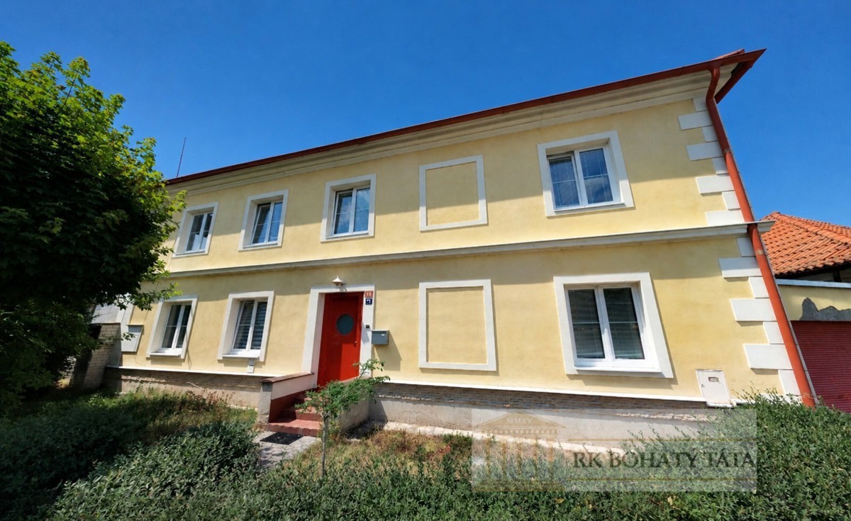 Фото 1 - Продажа дома · Семейный дом · 200 m² · 5 комнат