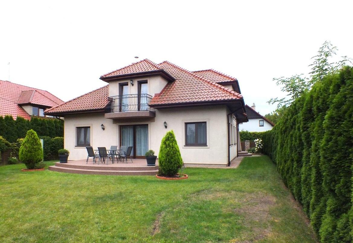 Фото 1 - Продажа дома · Семейный дом · 450 m²