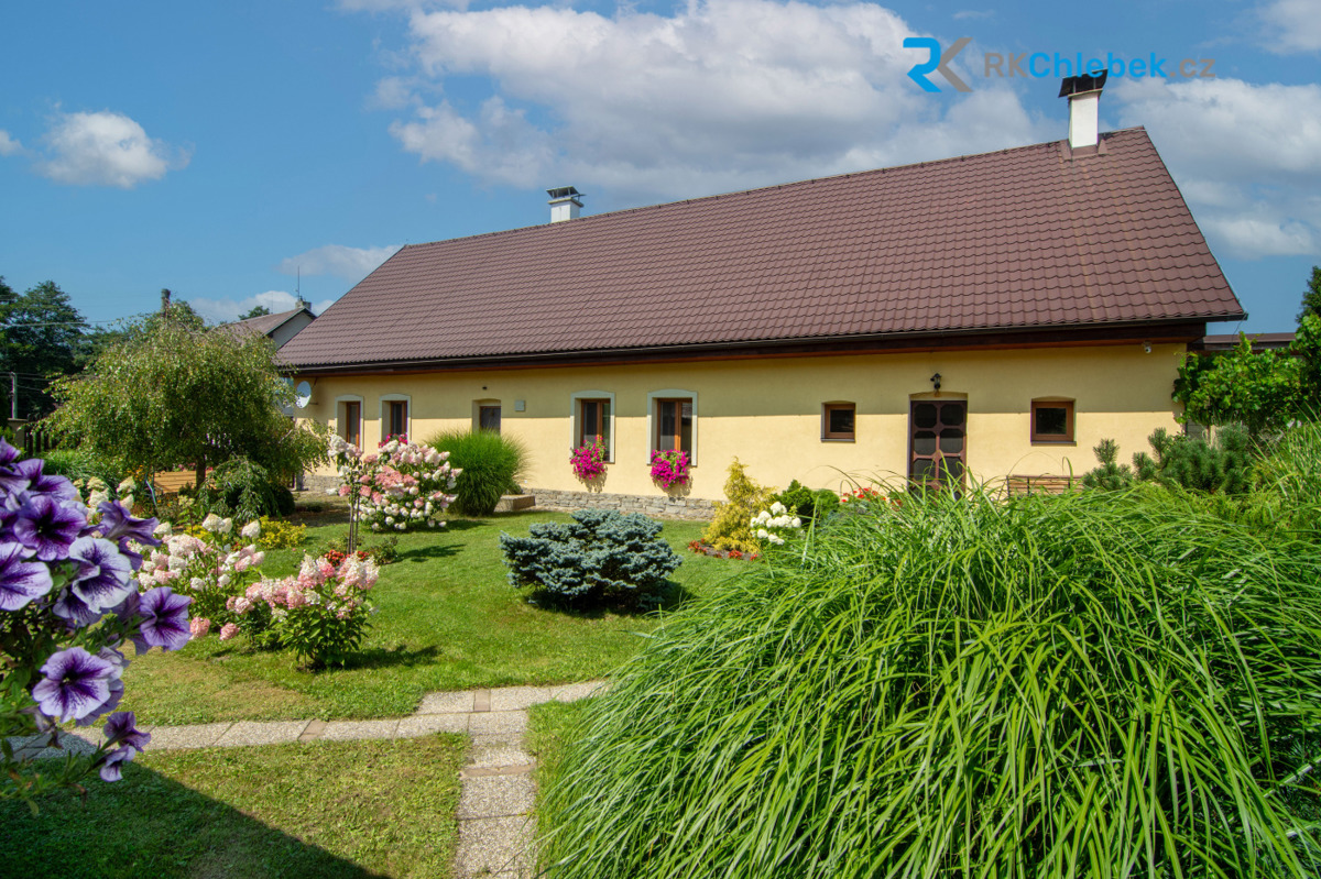 Фото 1 - Продажа дома · Семейный дом · 283 m² · 5 комнат