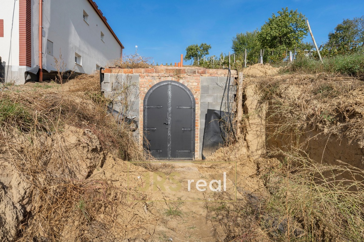 Фото 3 - Продаж винного погребу · 80 m²