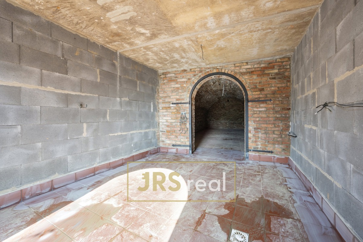 Фото 1 - Продаж винного погребу · 80 m²