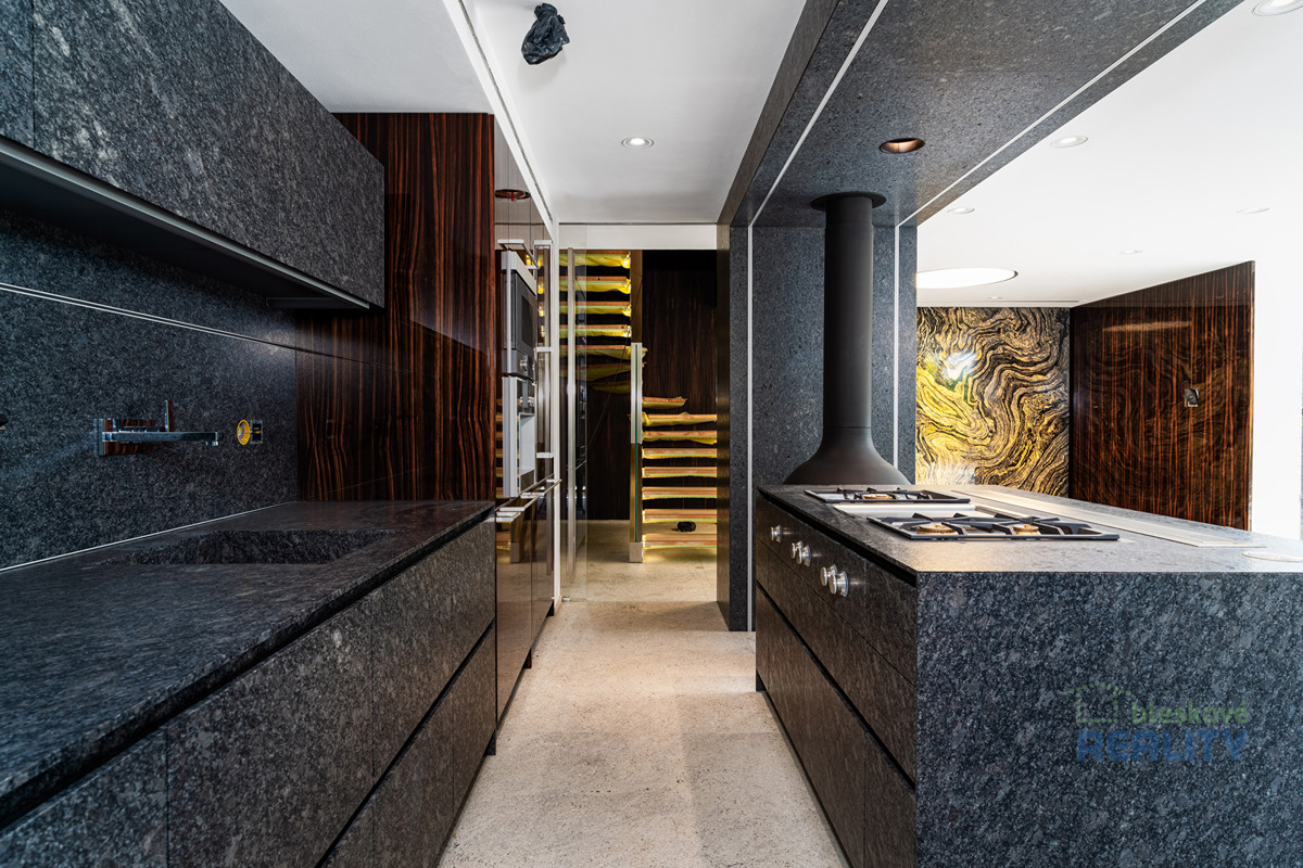 Фото 3 - Продаж будинку · Сімейний будинок · 241 m² · 4 кімнати