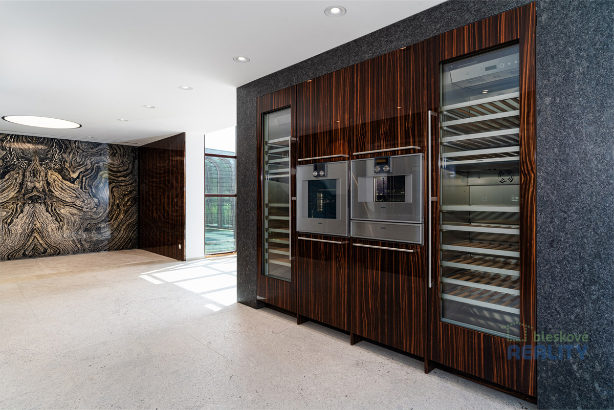 Фото 4 - Продаж будинку · Сімейний будинок · 241 m² · 4 кімнати
