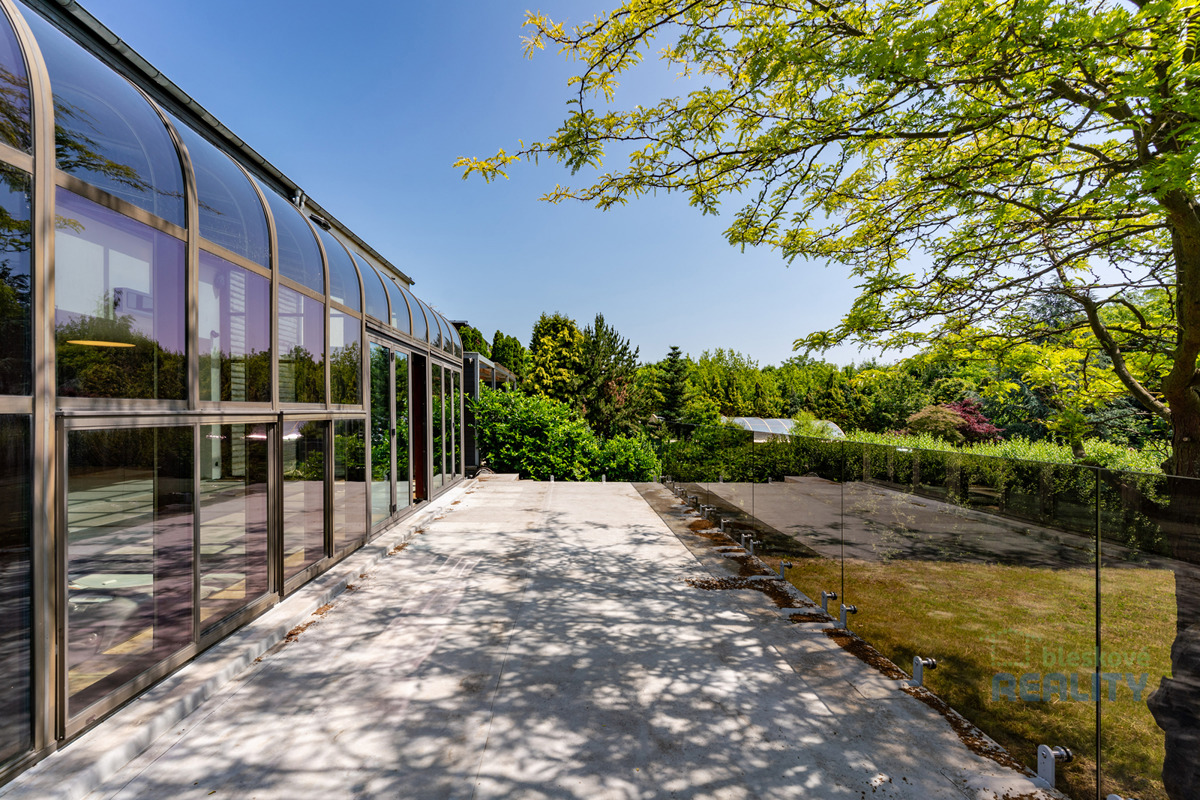 Фото 1 - Продаж будинку · Сімейний будинок · 241 m² · 4 кімнати