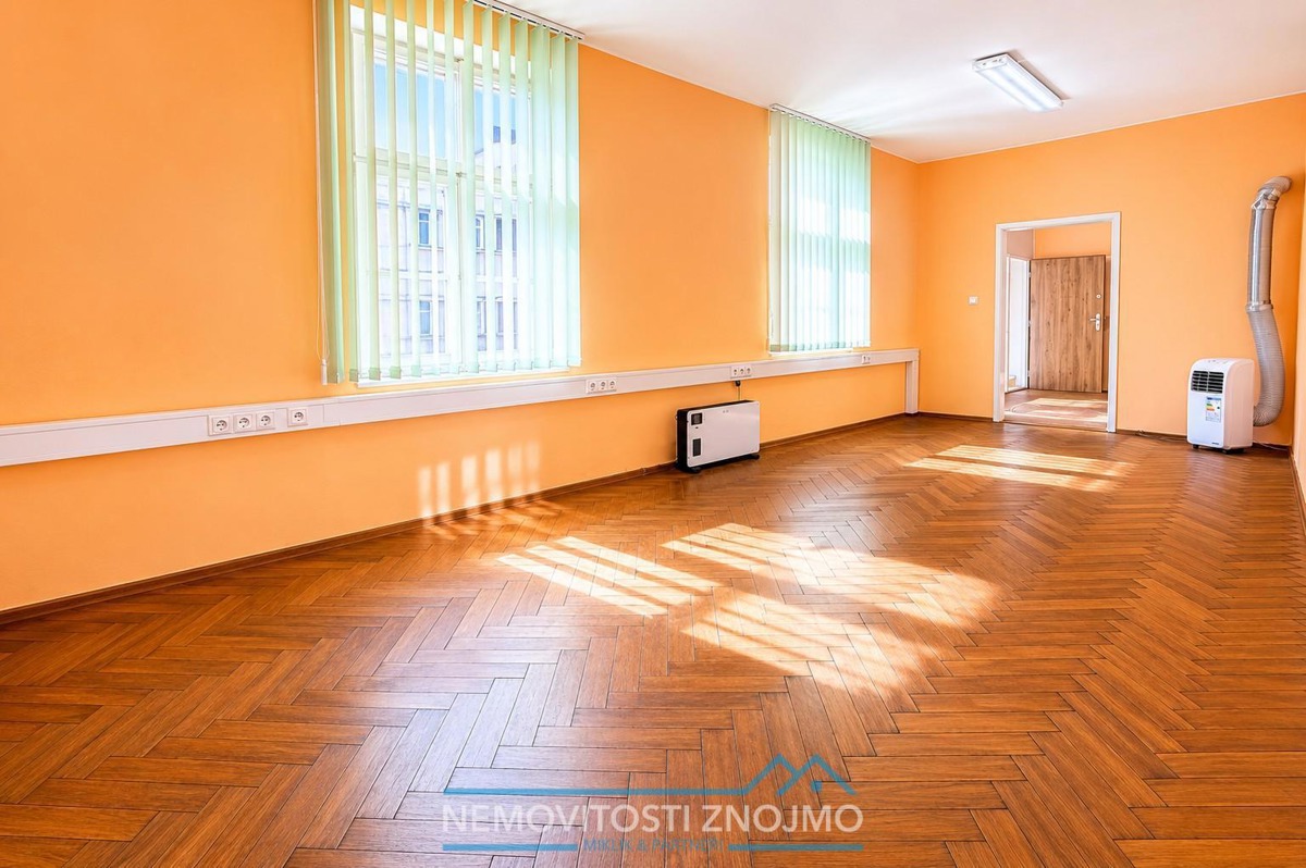 Fotografie 1 - Pronájem komerční nemovitosti · Kancelář