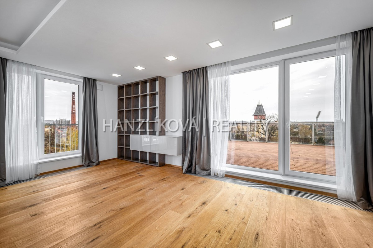 Hình ảnh 4 - Căn hộ bán · 303 m²