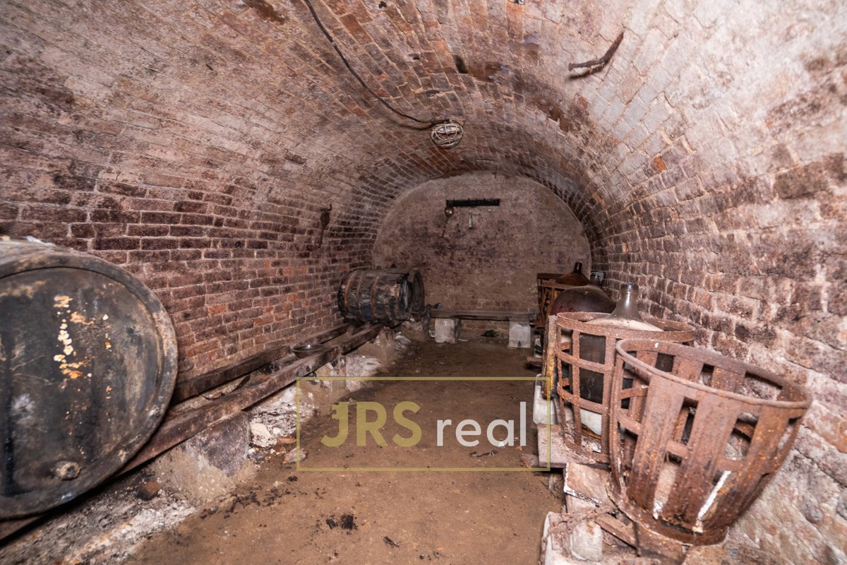 Фото 2 - Продаж винного погребу · 70 m²
