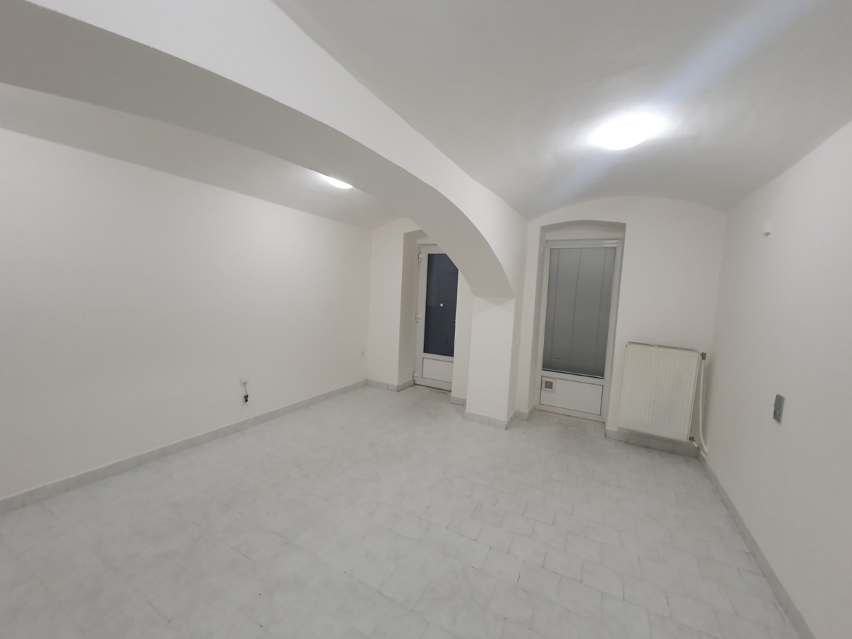 Фото 3 - Продажа коммерческой недвижимости · Салон красоты · 85 m²