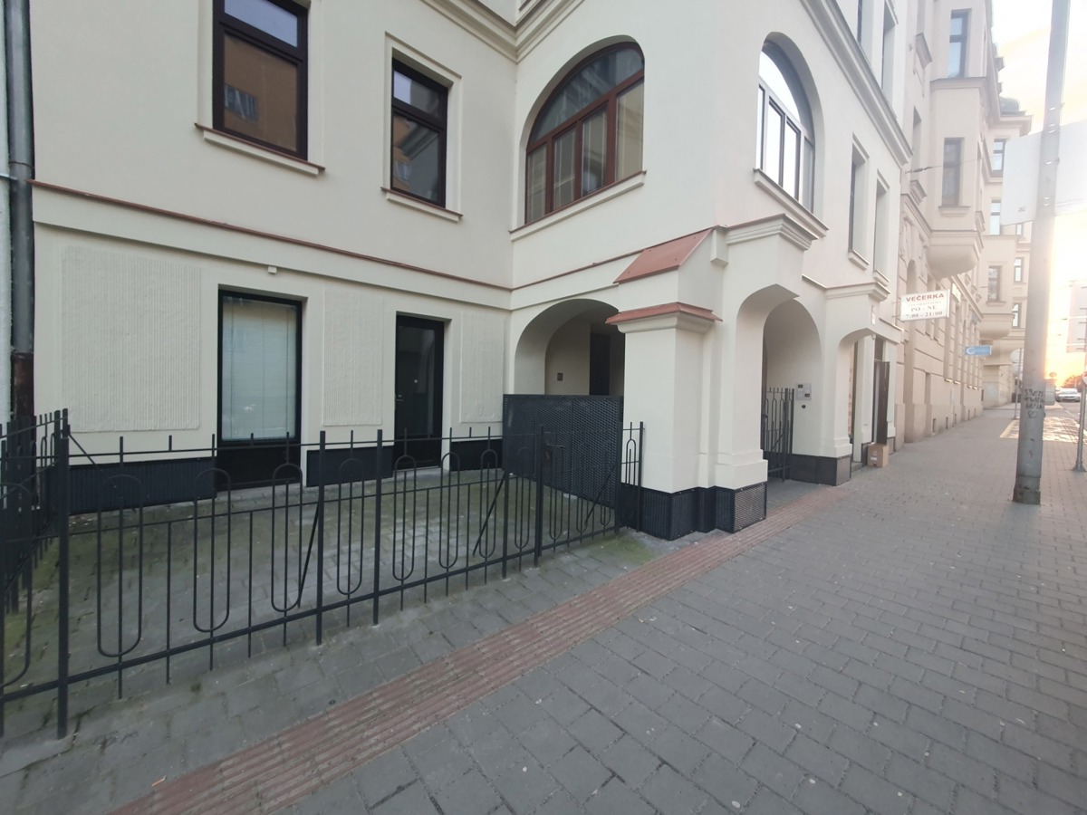 Фото 2 - Продажа коммерческой недвижимости · Салон красоты · 85 m²