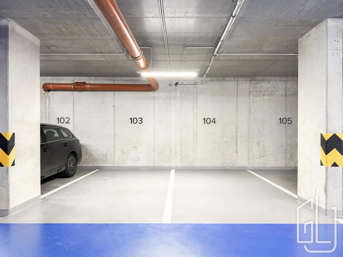 Photo 2 - Garage for rent