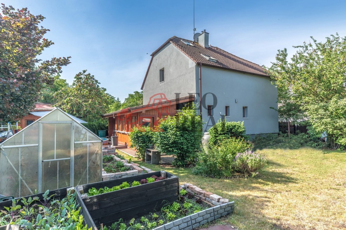Фото 1 - Продаж будинку · Сімейний будинок · 180 m² · 5 кімнат