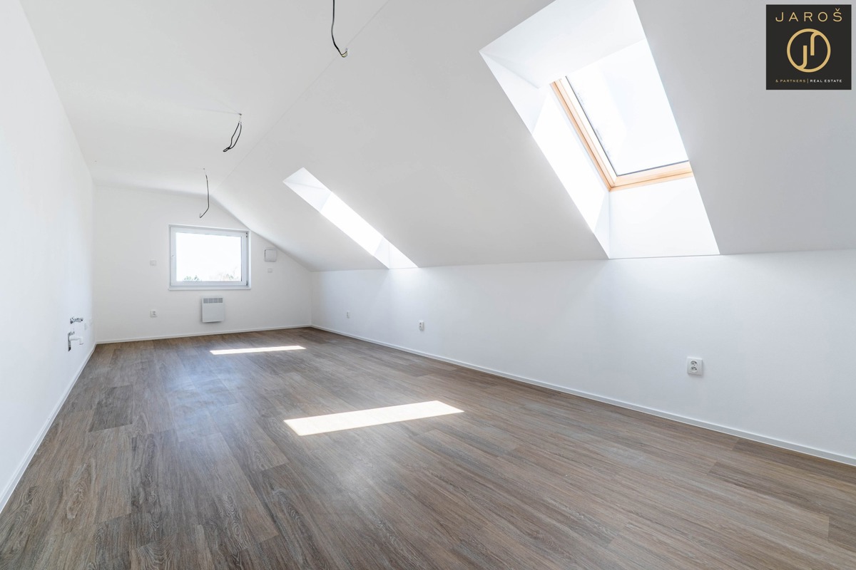 Фото 2 - Продаж квартири · 2+kk · 37 m²