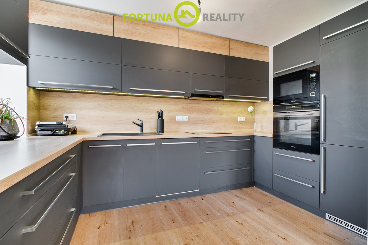 Фото 2 - Продажа дома · Семейный дом · 399 m² · 5 комнат