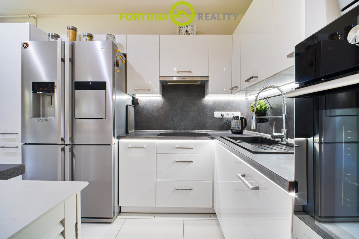 Фото 3 - Продажа дома · Семейный дом · 399 m² · 5 комнат