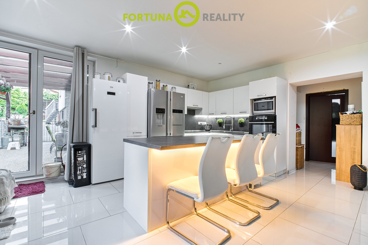 Фото 4 - Продажа дома · Семейный дом · 399 m² · 5 комнат