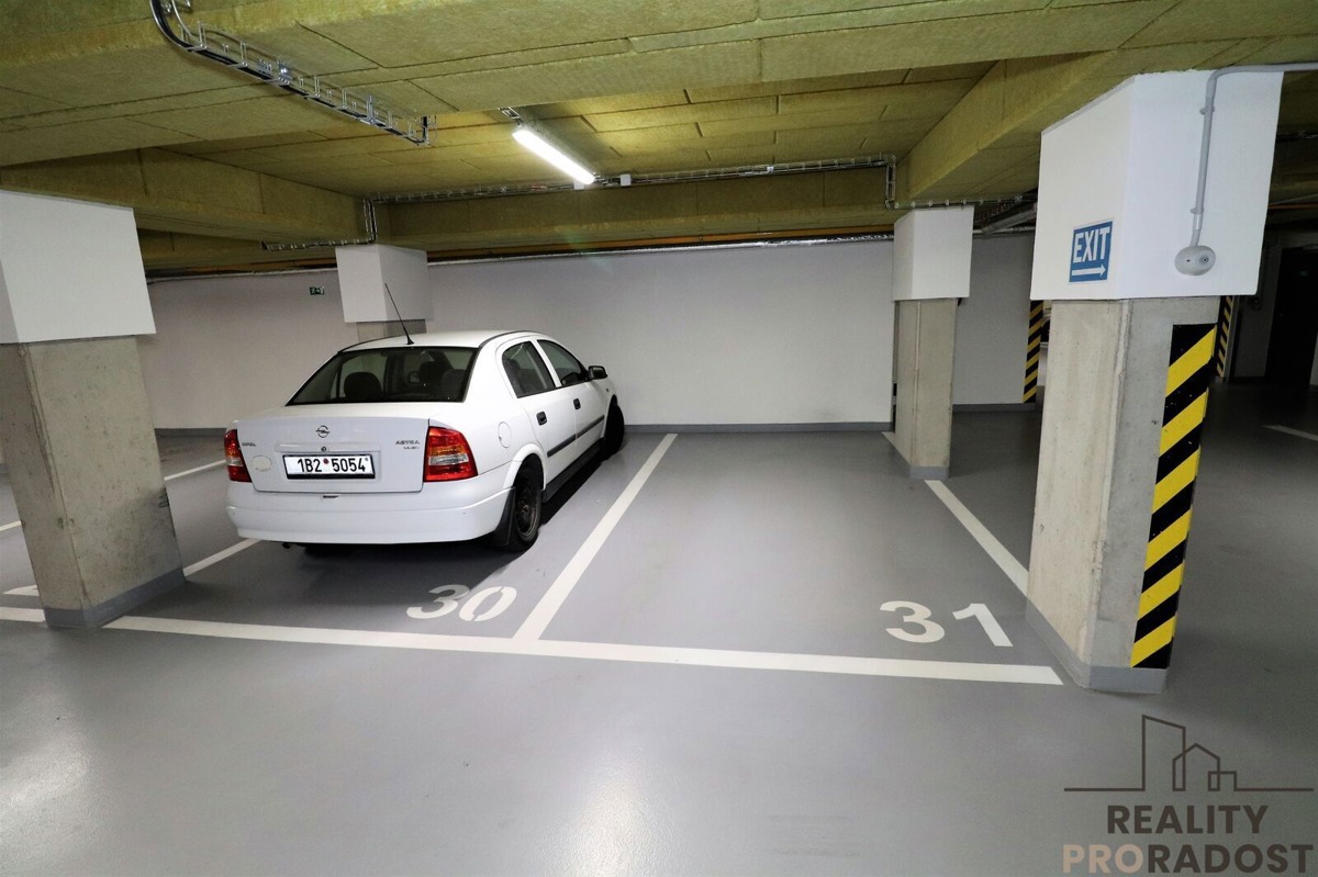 Photo 1 - Garage for rent · 4 465 m²