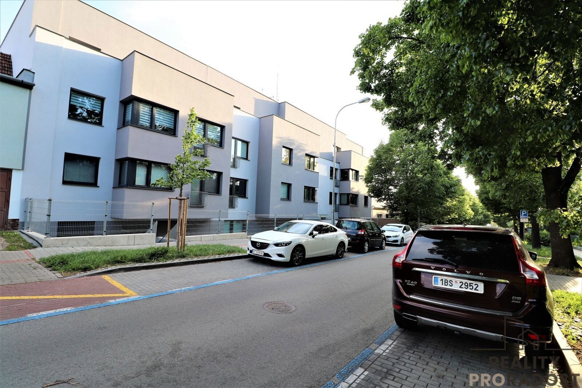 Photo 3 - Garage for rent · 4 465 m²