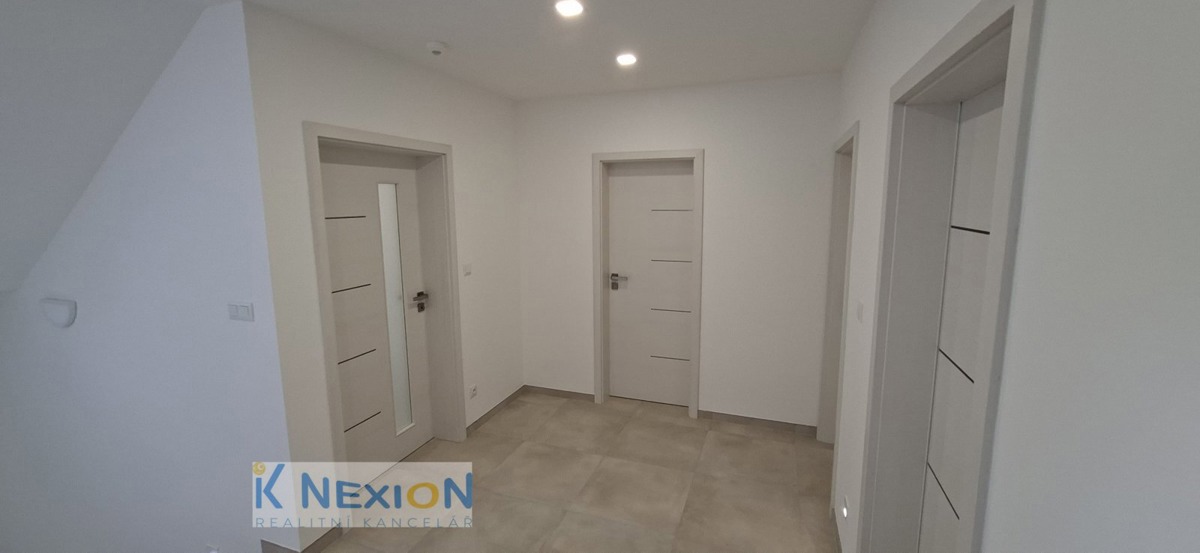 Фото 3 - Продаж будинку · Сімейний будинок · 156 m² · 5 кімнат