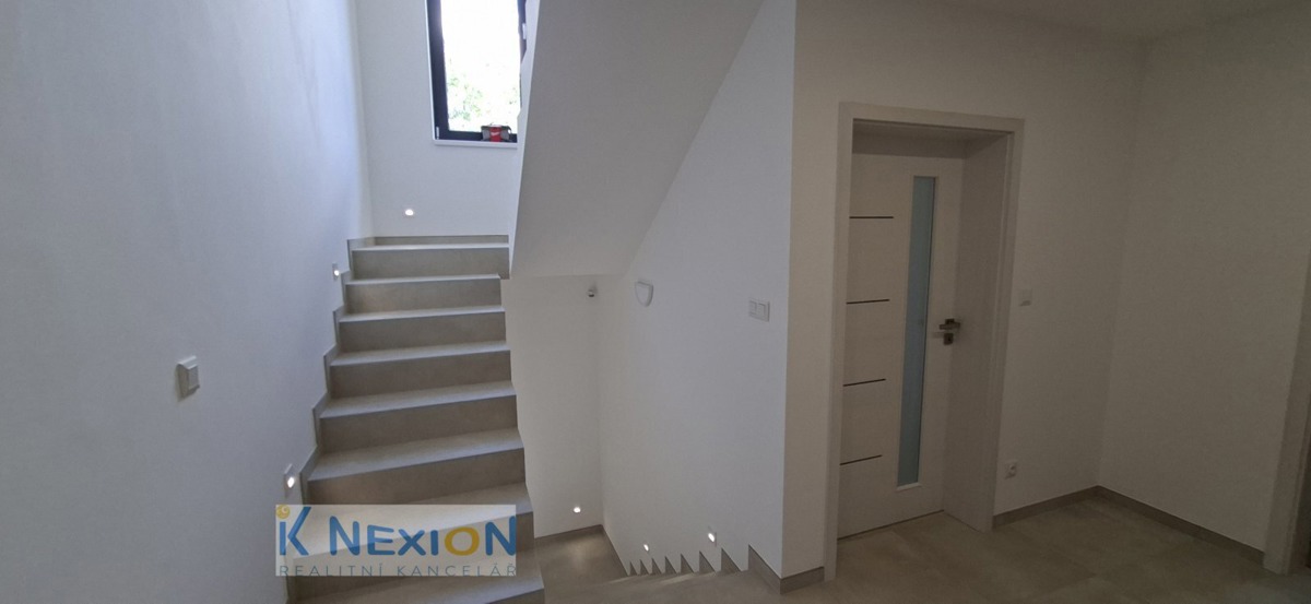 Фото 4 - Продаж будинку · Сімейний будинок · 156 m² · 5 кімнат